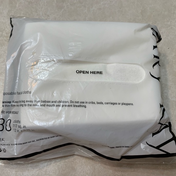 New in Package Mary Kay Disposable Cotton Cloths - Picture 1 of 2